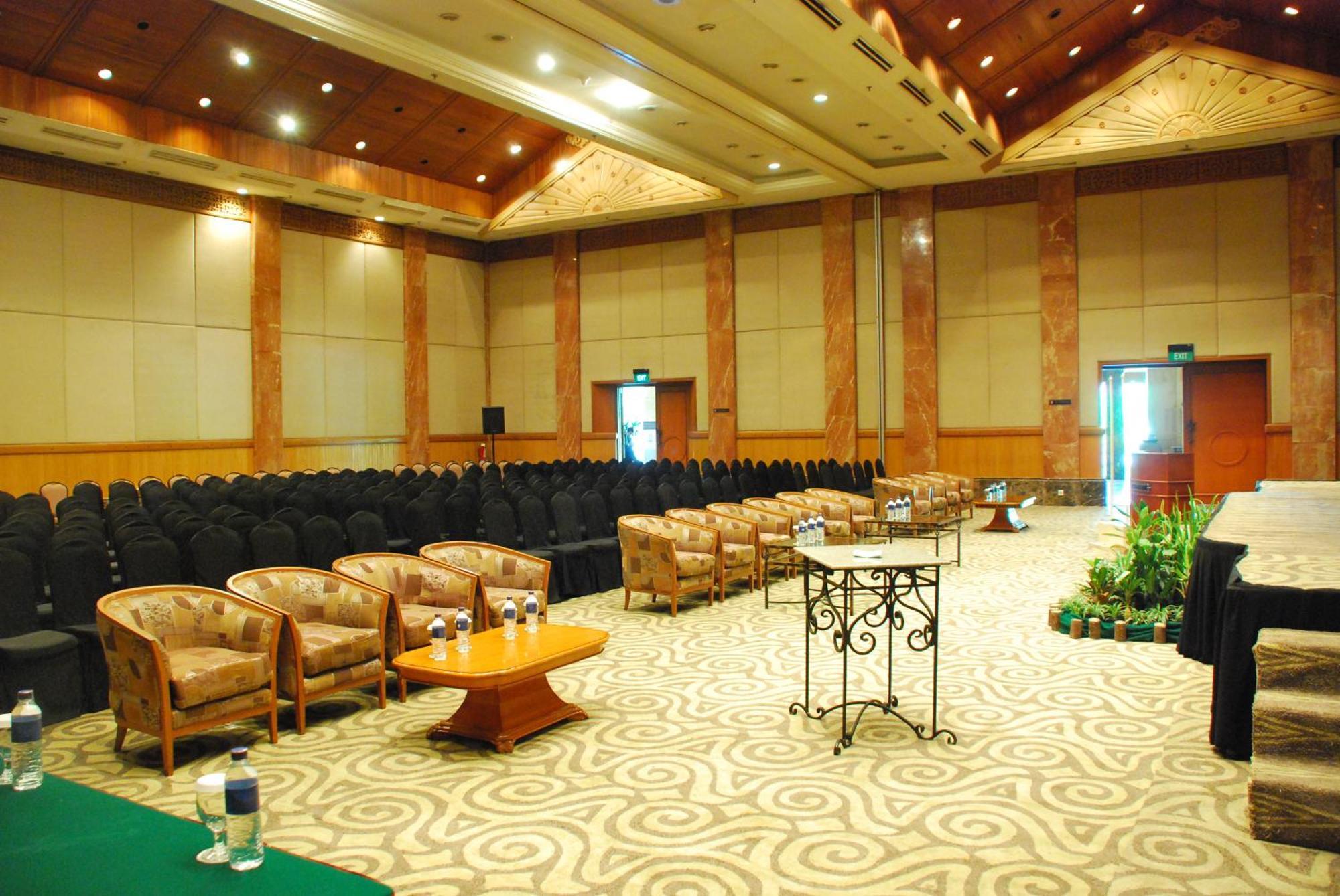 Aryaduta Pekanbaru Esterno foto